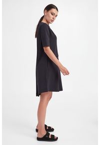 Emporio Armani - Sukienka EMPORIO ARMANI. Typ kołnierza: dekolt w łódkę. Materiał: materiał. Długość rękawa: krótki rękaw. Wzór: aplikacja. Długość: midi #4