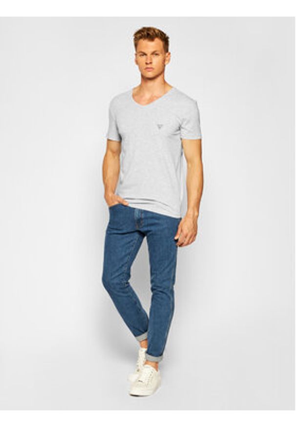 Guess T-Shirt U97M01 JR003 Szary Slim Fit. Kolor: szary. Materiał: bawełna