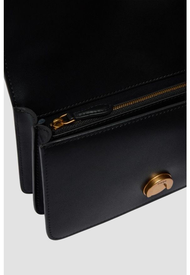 Pinko - PINKO Czarna kopertówka Love One Mini St. Cl Vitello Seta. Kolor: czarny. Materiał: skórzane. Styl: klasyczny, elegancki