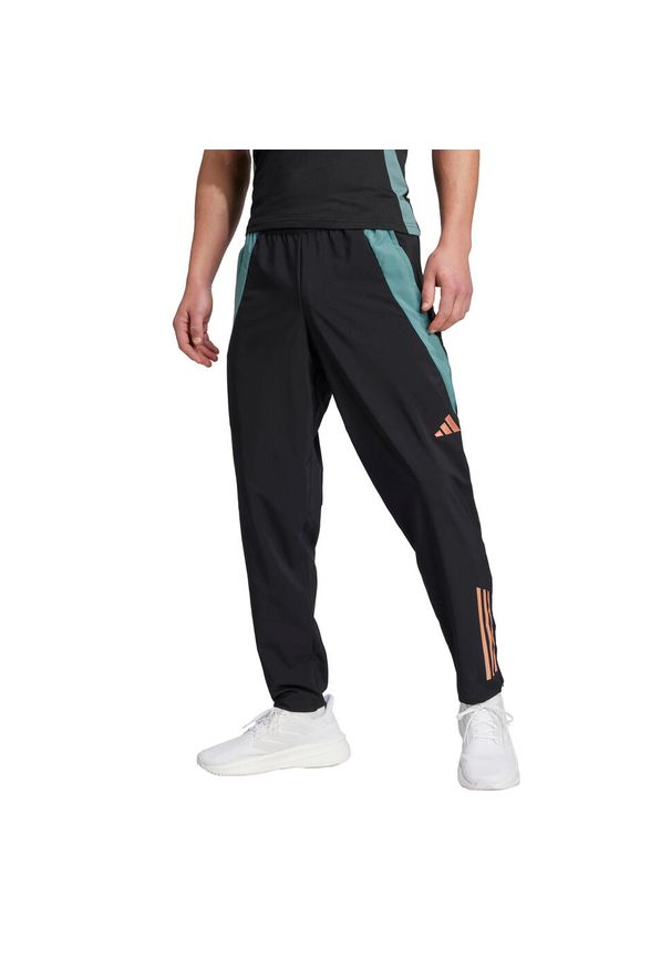 Adidas - Spodnie prezentacyjne Bayern Munich Tiro 2024/25. Kolor: czarny. Sport: piłka nożna