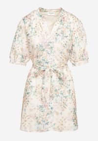 Born2be - Beżowo-Różowa Trapezowa Sukienka z Bufiastymi Rękawami i Materiałowym Paskiem Bernatia. Okazja: na imprezę, na co dzień. Typ kołnierza: dekolt w serek. Kolor: beżowy. Materiał: materiał. Wzór: aplikacja, kwiaty. Sezon: wiosna, lato. Typ sukienki: trapezowe. Styl: casual, elegancki #4