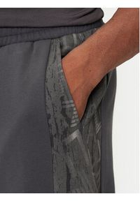 EA7 Emporio Armani Spodnie dresowe 7M001132 AF16549 U8117 Szary Regular Fit. Kolor: szary. Materiał: bawełna #5