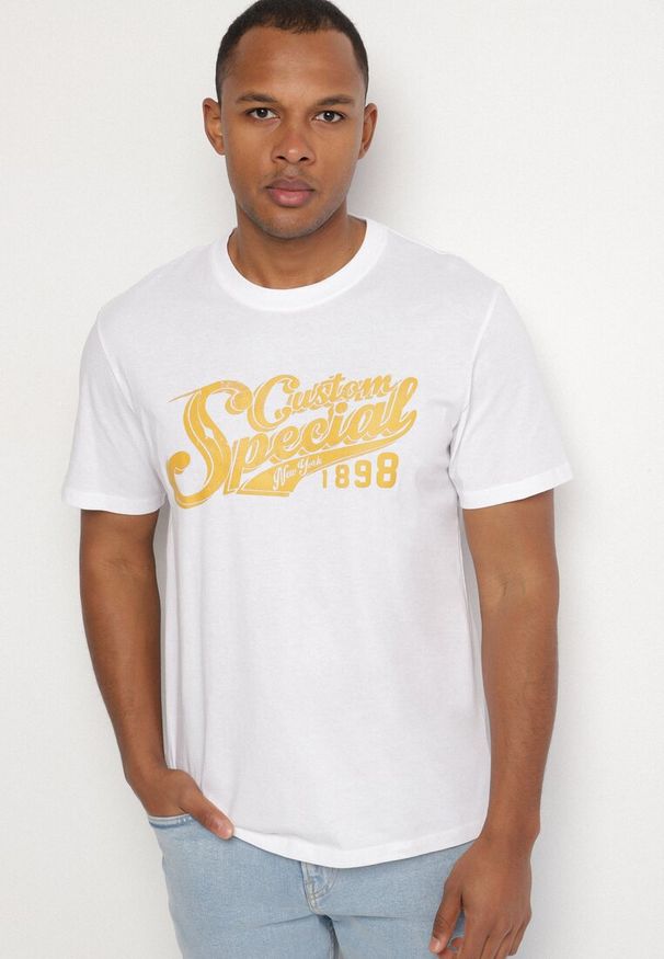 Born2be - Biała Bawełniana Koszulka z Nadrukiem z Napisem Mepize. Okazja: na co dzień. Kolor: biały. Materiał: bawełna. Wzór: napisy, nadruk. Styl: klasyczny, casual, elegancki