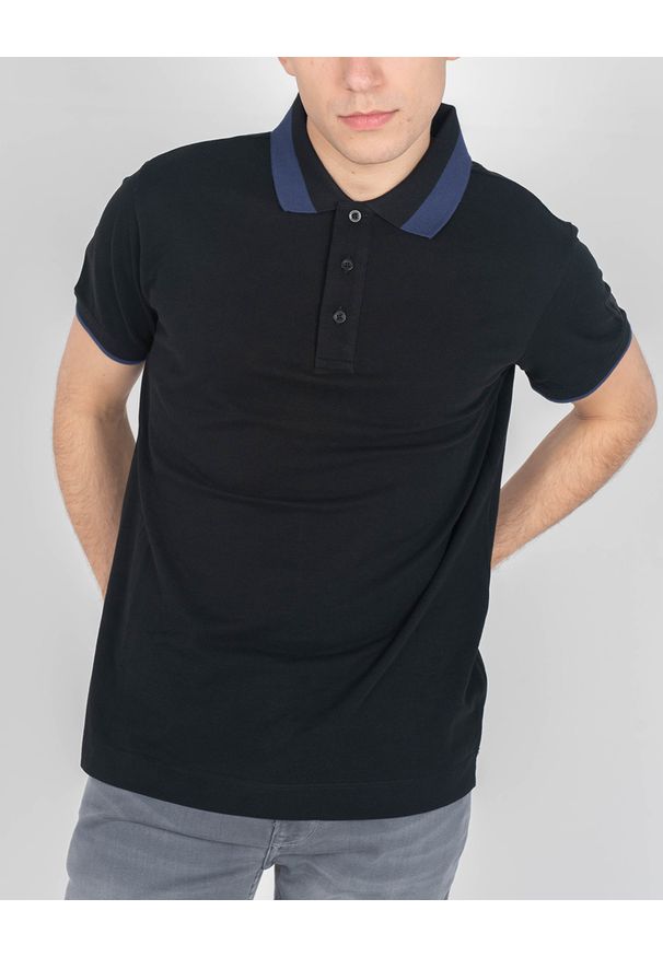 Invicta Koszulka Polo | 4452240 / U | Mężczyzna | Czarny. Okazja: na co dzień. Typ kołnierza: polo. Kolor: czarny. Materiał: bawełna. Długość rękawa: krótki rękaw. Wzór: aplikacja. Styl: casual, klasyczny