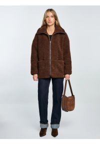 Big-Star - Bluza damska z imitacji baranka brązowa Anabela 804. Okazja: na co dzień. Kolekcja: plus size. Kolor: brązowy. Materiał: jeans, materiał, dzianina. Wzór: aplikacja. Styl: casual, elegancki #5
