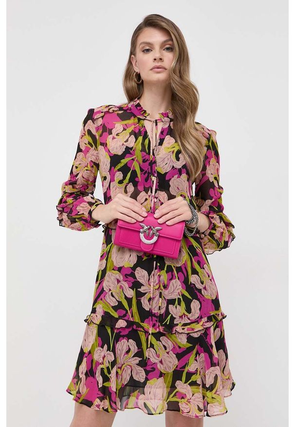 Pinko sukienka kolor różowy mini rozkloszowana. Kolor: różowy. Materiał: materiał. Długość: mini