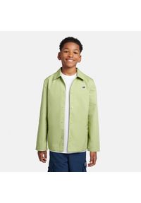 Kurtka dziecięca New Balance LAKB0140EEN – zielona. Kolor: zielony. Materiał: bawełna, poliester. Wzór: aplikacja, napisy. Styl: młodzieżowy #1