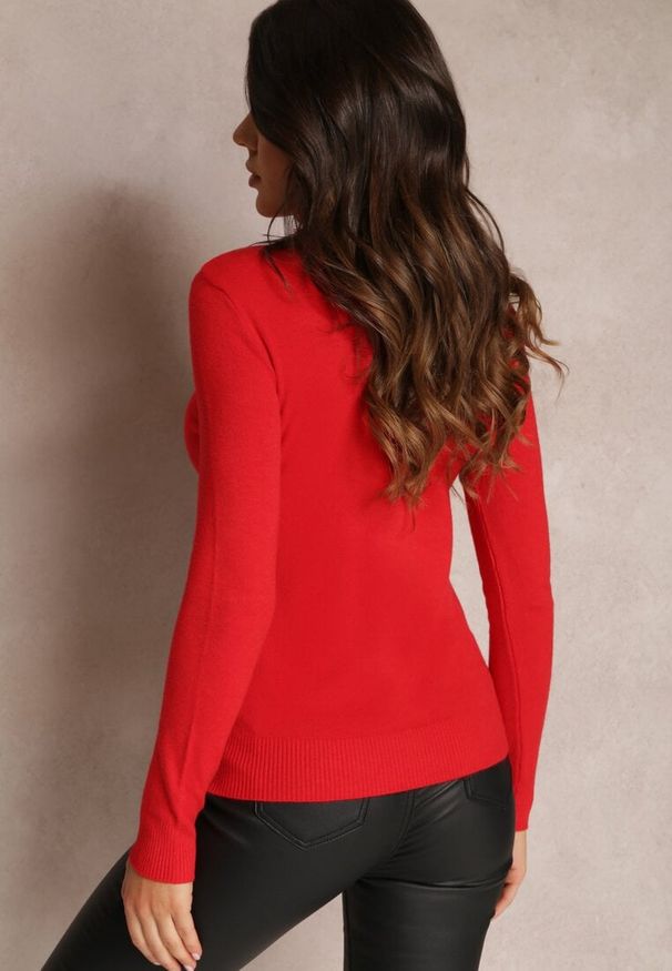 Renee - Czerwony Golf z Bawełną w Klasycznym Stylu Reiredia. Typ kołnierza: golf. Kolor: czerwony. Materiał: bawełna. Styl: klasyczny