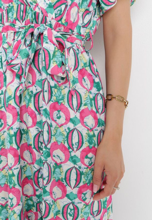 Born2be - Różowa Sukienka Maxi z Wiskozy i Wiązanym Paskiem Ambrinta. Typ kołnierza: dekolt kopertowy. Kolor: różowy. Materiał: wiskoza. Typ sukienki: kopertowe. Długość: maxi