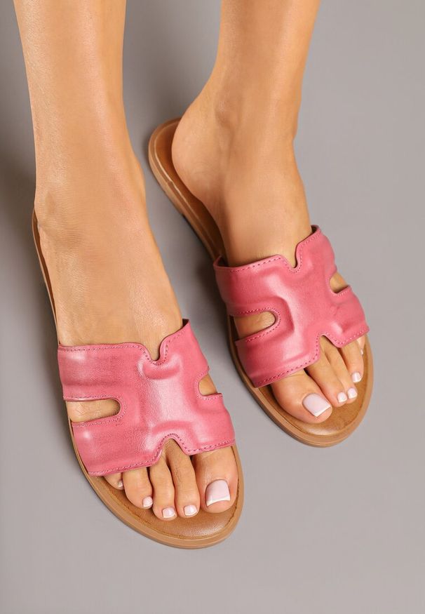 Born2be - Różowe Klapki z Wycięciami Ralauri. Okazja: na plażę, na co dzień. Kolor: różowy. Wzór: ażurowy. Sezon: lato. Obcas: na płaskiej podeszwie. Styl: casual, klasyczny