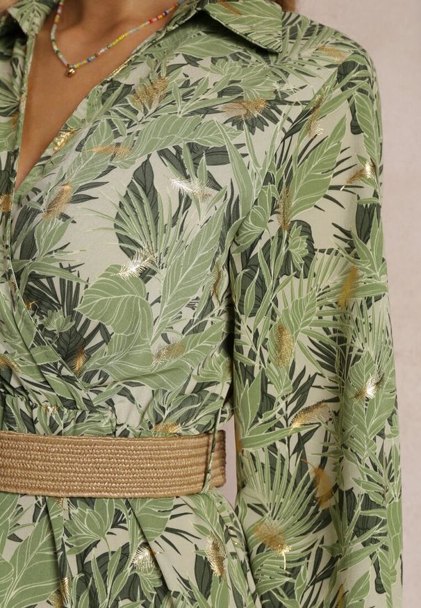 Renee - Jasnozielona Sukienka Maxi z Kołnierzykiem i Plecionym Paskiem Pertitus. Kolor: zielony. Wzór: aplikacja, nadruk. Typ sukienki: kopertowe. Styl: elegancki. Długość: maxi