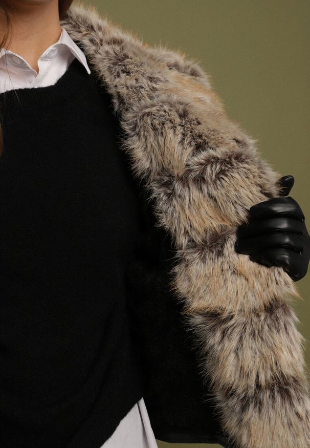 Born2be - Czarna Kurtka Ramoneska z Odpinanym Kapturem i Futrem Aplonna. Kolor: czarny. Materiał: futro. Sezon: jesień, zima. Styl: klasyczny