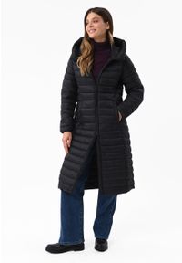 Volcano - Pikowany płaszcz J-BERGAMO. Okazja: na co dzień. Kolor: czarny. Materiał: włókno, materiał. Długość: do kolan. Wzór: haft. Sezon: zima, jesień. Styl: casual, elegancki #1