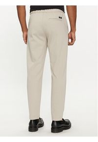 Calvin Klein Spodnie materiałowe K10K113647 Beżowy Comfort Fit. Kolor: beżowy. Materiał: syntetyk