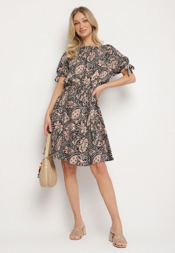 Born2be - Czarno-Beżowa Sukienka z Bawełny z Okrągłym Dekoltem i Wiązaniem w Pasie Tosaria. Okazja: na co dzień. Kolor: czarny. Materiał: bawełna. Sezon: lato. Styl: casual, elegancki