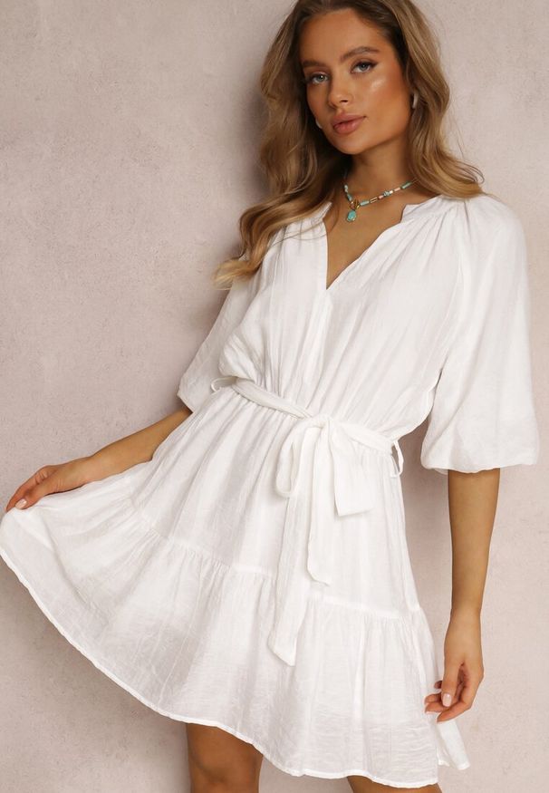 Renee - Biała Sukienka Kharon. Kolor: biały. Materiał: tkanina, materiał. Długość: mini
