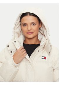 Tommy Jeans Płaszcz zimowy Alaska DW0DW18860 Beżowy Regular Fit. Kolor: beżowy. Materiał: syntetyk. Sezon: zima #6