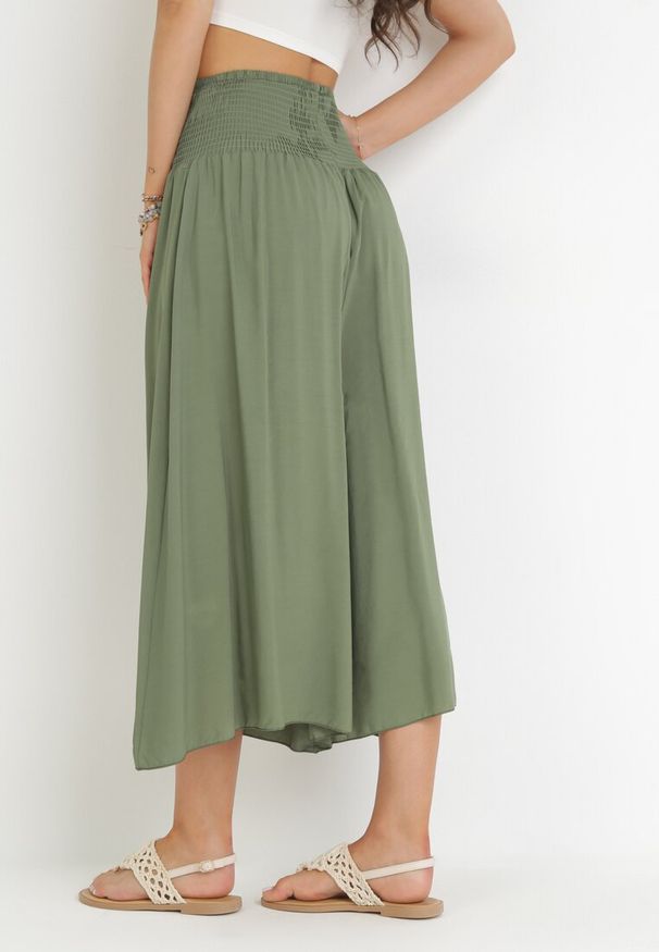 Born2be - Zielone Bawełniane Spodnie z Bardzo Szerokimi Nogawkami Fenala. Okazja: do pracy. Stan: podwyższony. Kolor: zielony. Materiał: bawełna. Styl: elegancki