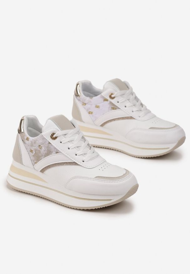 Born2be - Biało-Beżowe Sneakersy na Grubej Podeszwie Zdobione Brokatem i Naszywkami Gevia. Okazja: na co dzień. Kolor: biały. Wzór: aplikacja