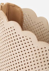 Renee - Beżowe Ażurowe Sandały Vices na Szpilce Selanna. Okazja: na spotkanie biznesowe. Kolor: beżowy. Wzór: ażurowy. Sezon: lato. Obcas: na szpilce. Styl: biznesowy, elegancki. Wysokość obcasa: średni #9