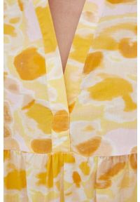 Vero Moda sukienka bawełniana kolor żółty mini rozkloszowana. Kolor: żółty. Materiał: bawełna. Długość rękawa: krótki rękaw. Długość: mini
