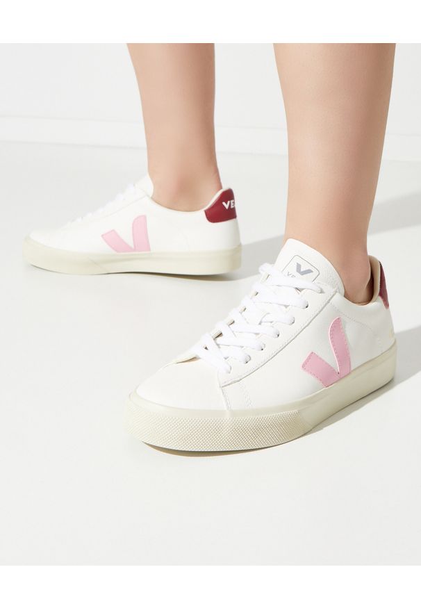 Veja - VEJA - Białe sneakersy Campo Marsala. Kolor: biały. Materiał: bawełna, guma, materiał. Szerokość cholewki: normalna. Wzór: aplikacja