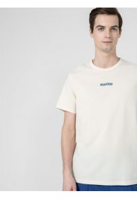 outhorn - T-shirt z nadrukiem męski - kremowy. Okazja: na co dzień. Kolor: kremowy. Materiał: dzianina, bawełna. Wzór: nadruk. Styl: casual