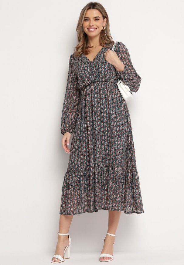 Born2be - Ciemnozielona Sukienka z Trójkątnym Dekoltem i Gumką w Pasie Hutyz. Kolor: zielony. Wzór: kwiaty. Typ sukienki: rozkloszowane. Długość: midi