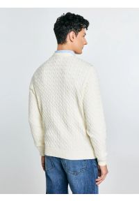 Big-Star - Sweter męski ze splotem warkoczowym i haftem kremowy Niser 100. Okazja: na co dzień. Kolor: biały. Materiał: materiał, dzianina, bawełna, jeans. Wzór: haft, ze splotem. Styl: klasyczny, casual #2