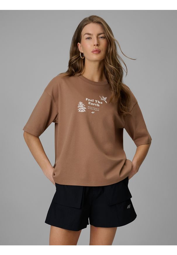 4f - 4F T-shirt regular z nadrukiem damski - beżowy S. Okazja: na co dzień. Kolor: beżowy. Materiał: dzianina, jeans, materiał. Wzór: nadruk. Styl: casual, klasyczny