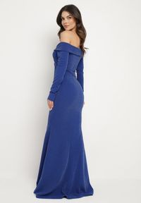 Born2be - Granatowa Dopasowana Sukienka Hiszpanka z Rozcięciem i Rozszerzanym Dołem Emilenne. Typ kołnierza: dekolt hiszpanka. Kolor: niebieski. Długość rękawa: długi rękaw. Typ sukienki: z odkrytymi ramionami. Styl: wizytowy #4