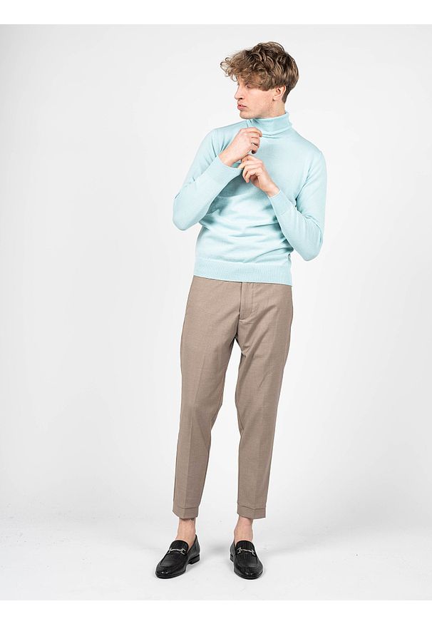 Takeshy Kurosawa Sweter | 83475 | Maglia D/Vita Calato Lana | Mężczyzna | Błękitny. Okazja: na co dzień. Typ kołnierza: golf. Kolor: niebieski. Materiał: wełna, akryl. Styl: casual