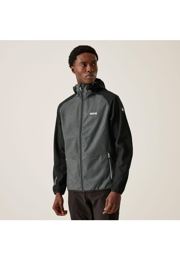 Softshell turystyczny męski Regatta Arec III z kapturem. Typ kołnierza: kaptur. Kolor: szary, niebieski, wielokolorowy, czarny. Materiał: poliester, softshell, elastan. Sport: turystyka piesza