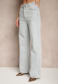 Renee - Jasnoniebieskie Jeansy High Waist z Szeroką Nogawką Sesmaris. Okazja: na co dzień. Stan: podwyższony. Kolor: niebieski. Styl: klasyczny, casual #5