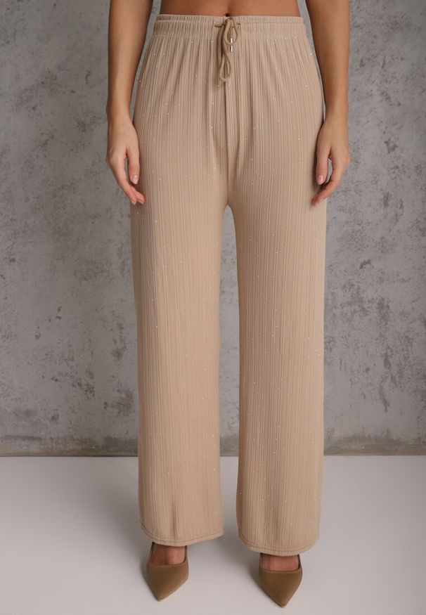 Renee - Beżowe Spodnie z Bawełną o Szerokim Kroju z Cyrkoniami Azirene. Okazja: na co dzień. Kolor: beżowy. Materiał: bawełna. Styl: casual