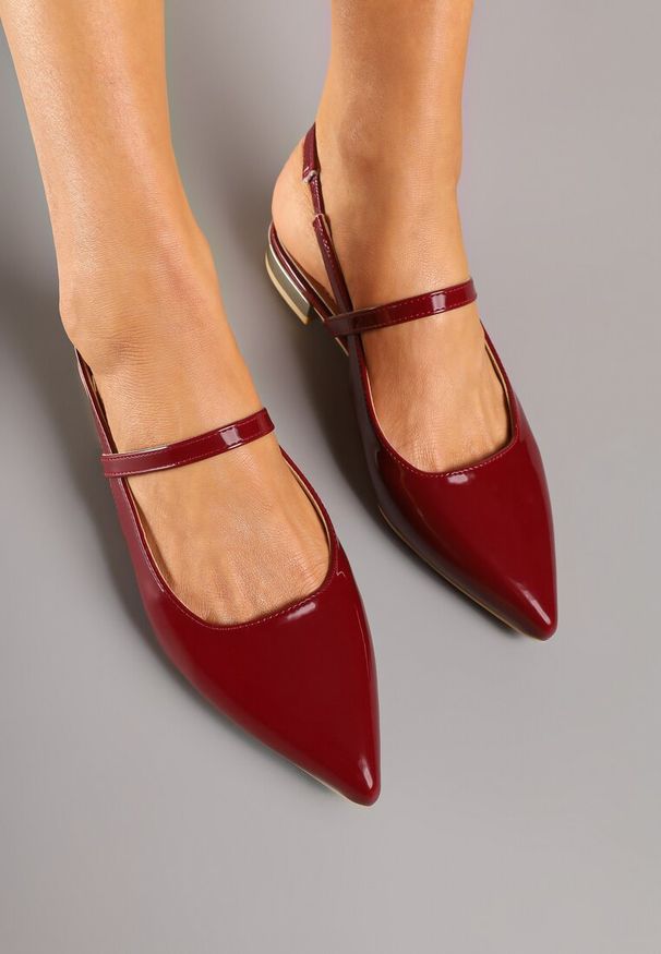 Born2be - Bordowe Sandały Vices Bez Pięty ze Skórzaną Wkładką i Metaliczną Wstawką Sarozi. Okazja: na co dzień. Zapięcie: sprzączka. Kolor: czerwony. Materiał: skóra. Wzór: kwiaty. Styl: elegancki, klasyczny, casual