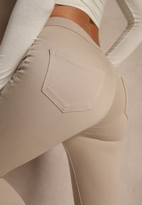 Renee - Beżowe Spodnie z Bawełny o Kroju Skinny Irivella. Okazja: na spotkanie biznesowe. Stan: podwyższony. Kolor: beżowy. Materiał: bawełna. Styl: biznesowy, elegancki #4