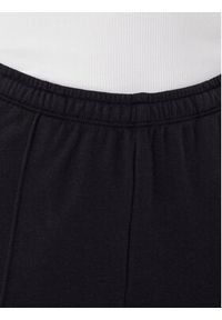 Nike Spodnie dresowe Chill Terry FN2434 Czarny Regular Fit. Kolor: czarny. Materiał: syntetyk, bawełna #4