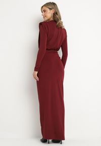 Born2be - Bordowa Koktajlowa Sukienka o Dopasowanym Kroju z Marszczeniem Besel. Kolor: czerwony. Styl: wizytowy #2
