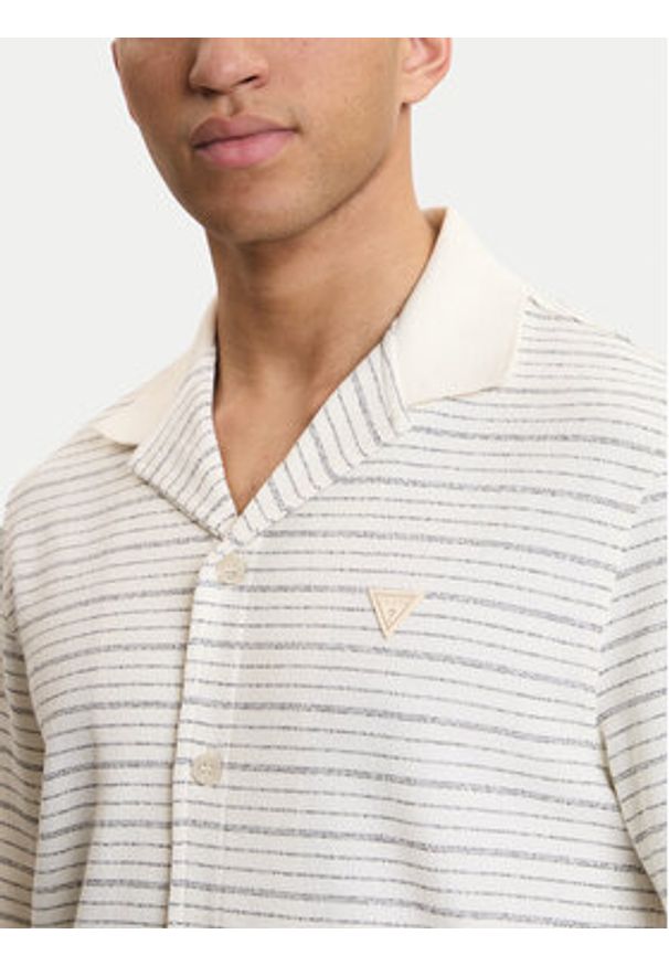 Guess Koszula M6GP12 K3105 Beżowy Regular Fit. Kolor: beżowy. Materiał: bawełna