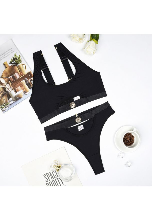 Intica - Komplet bielizny z wycięciami i ozdobnymi zapięciami Gustine. Kolor: czarny. Materiał: tkanina