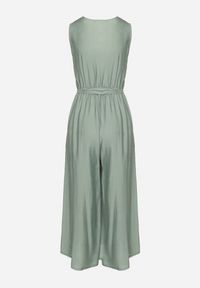 Born2be - Zielony Taliowany Kombinezon z Wiskozą i Paskiem Evithrae. Okazja: na co dzień. Kolor: zielony. Materiał: wiskoza. Styl: wizytowy, klasyczny, casual, elegancki #3