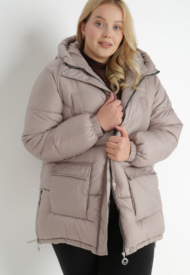 Born2be - Beżowa Kurtka Pikowana z Kapturem Lannea. Typ kołnierza: kaptur. Kolekcja: plus size. Kolor: beżowy. Materiał: jeans. Długość rękawa: długi rękaw. Długość: długie