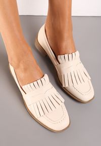 Born2be - Beżowe Mokasyny Ozdobione Frędzlami Przy Kwadratowym Nosku Passa. Okazja: na co dzień. Zapięcie: bez zapięcia. Kolor: beżowy. Materiał: jeans. Wzór: aplikacja. Styl: casual, elegancki #1