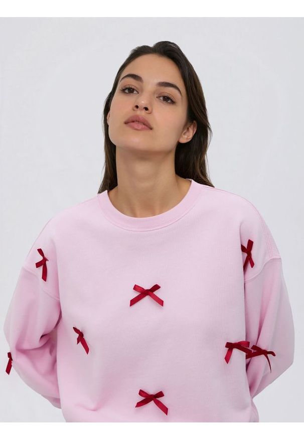 Reserved - Bluza z kokardkami - różowy. Typ kołnierza: kokarda. Kolor: różowy. Materiał: dzianina, bawełna
