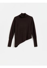 Reserved - Sweter z asymetrycznym dołem - ciemnobrązowy. Kolor: brązowy. Materiał: dzianina #1