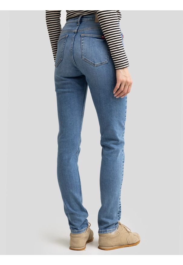 Big-Star - Jeansy damskie z wysokim stanem jasnoniebieskie Katrina High Waist 355. Okazja: na co dzień. Stan: podwyższony. Kolor: niebieski. Styl: elegancki, casual