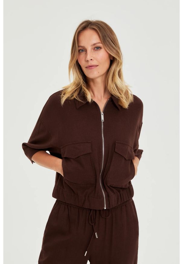 MOODO - Kurtka z lnem brązowa. Kolor: brązowy. Materiał: len
