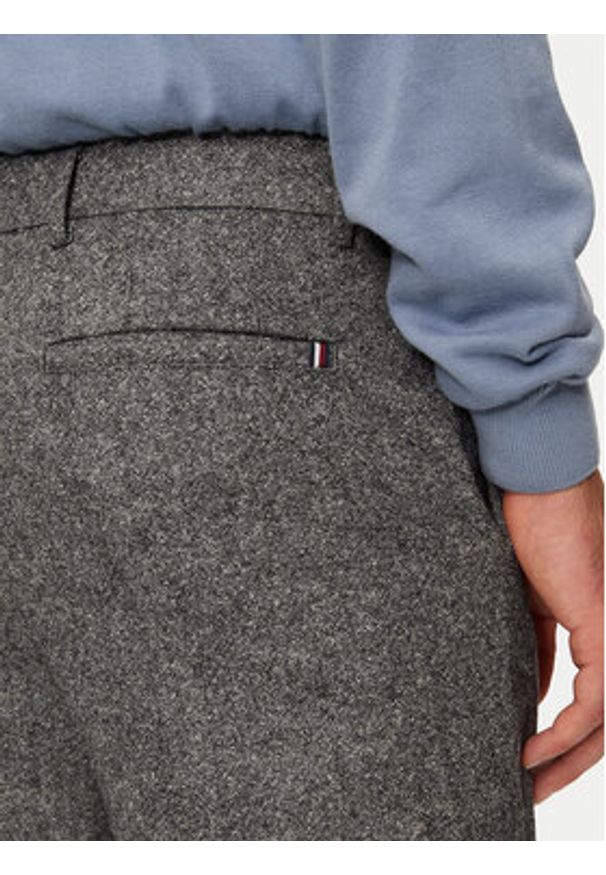 TOMMY HILFIGER - Tommy Hilfiger Chinosy Denton MW0MW36699 Szary Slim Fit. Kolor: szary. Materiał: wełna