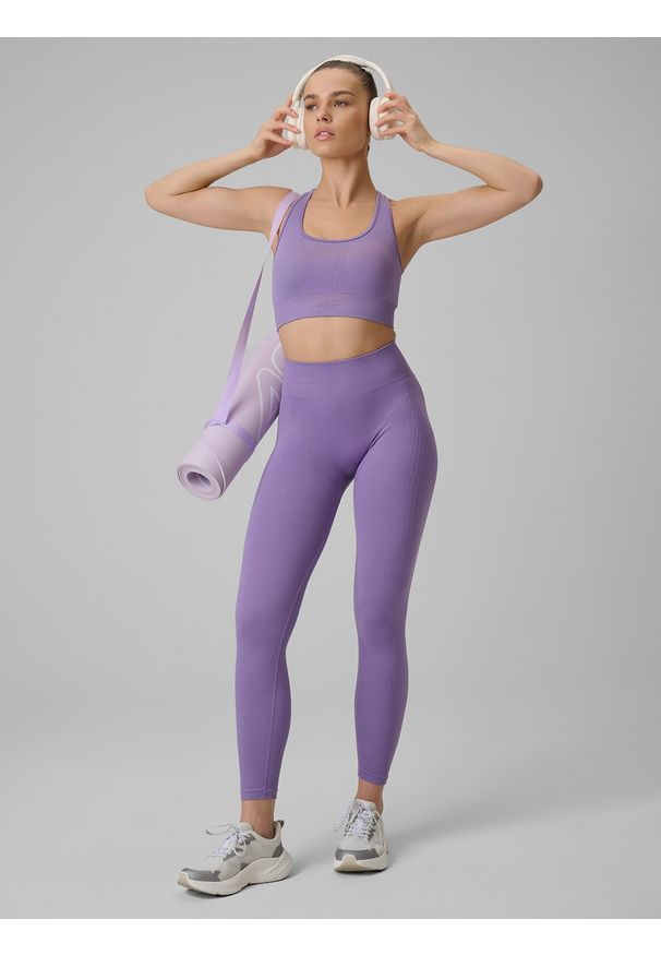 4f - 4F Biustonosz treningowy bezszwowy z niskim wsparciem damski - fioletowy XS/S. Kolor: fioletowy. Materiał: włókno, materiał. Rodzaj stanika: wyciągane miseczki. Sport: fitness